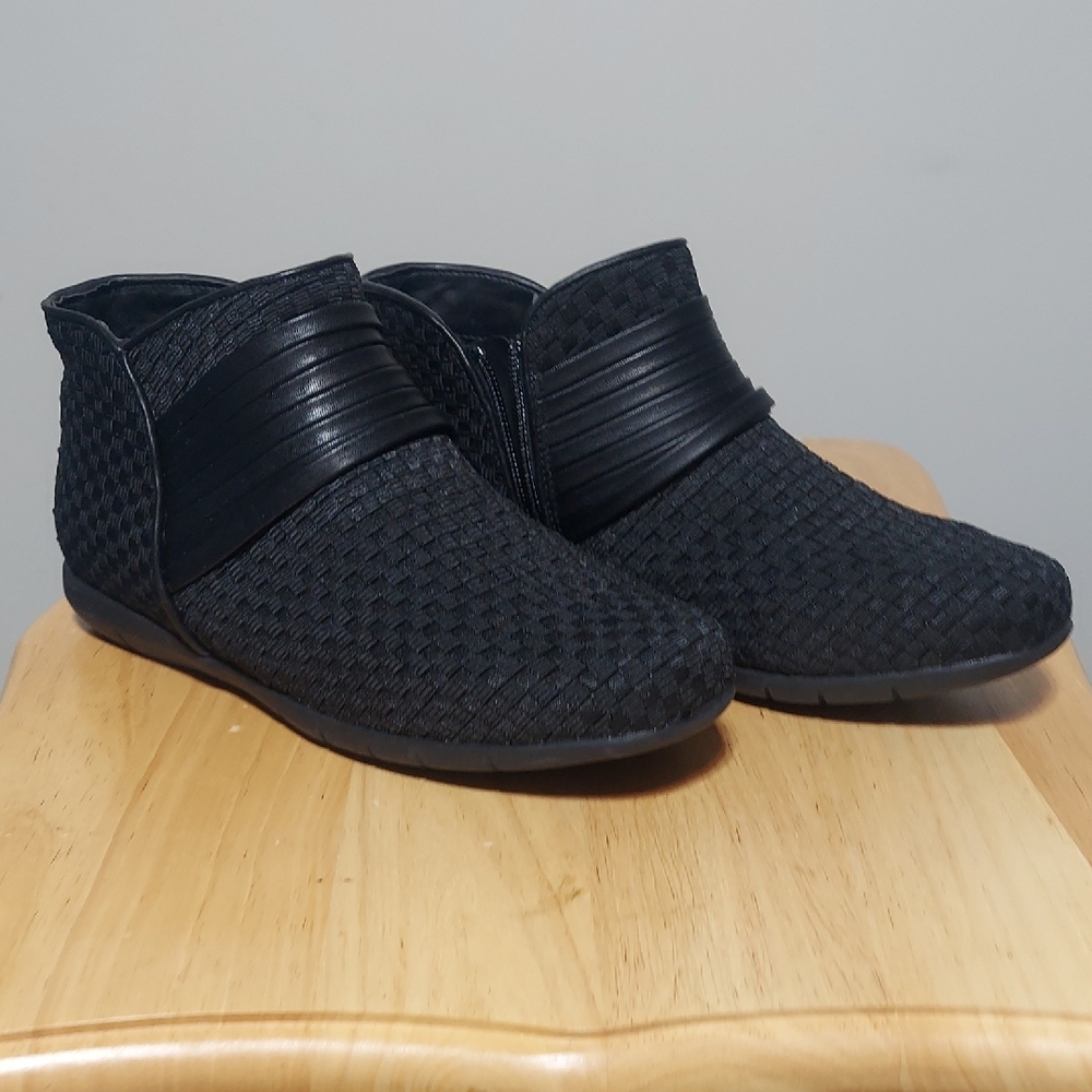 Comfortview Woven Black Ankle Booties Size 10W - Picture 3 of 8